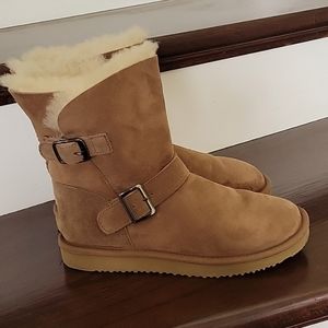 Shearling boots